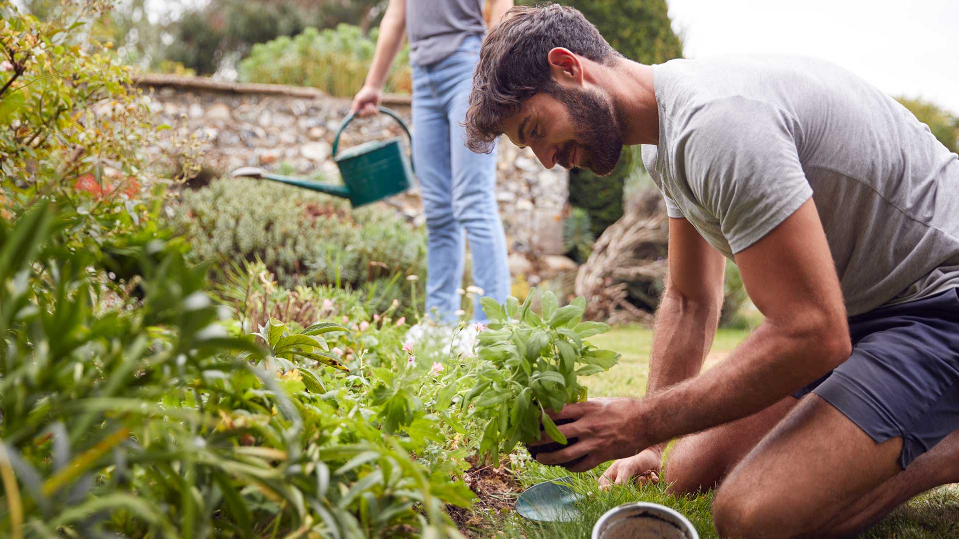 Outdoor - Inspirationen für Balkon und Garten - Gartenarbeit fördert körperliche Fitness und gesunden Geist - so geht's einfach desmondo