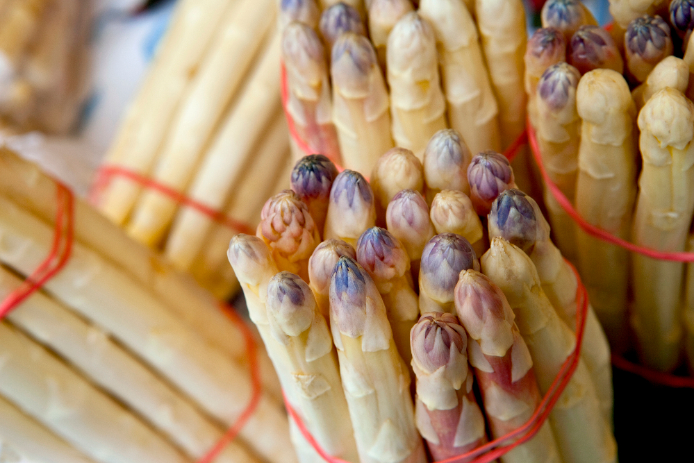 Weißer Spargel Desmondo Outdoor - Inspirationen für Balkon und Garten - Weißer oder grüner Spargel? Das ist hier die Frage! - so geht's einfach desmondo