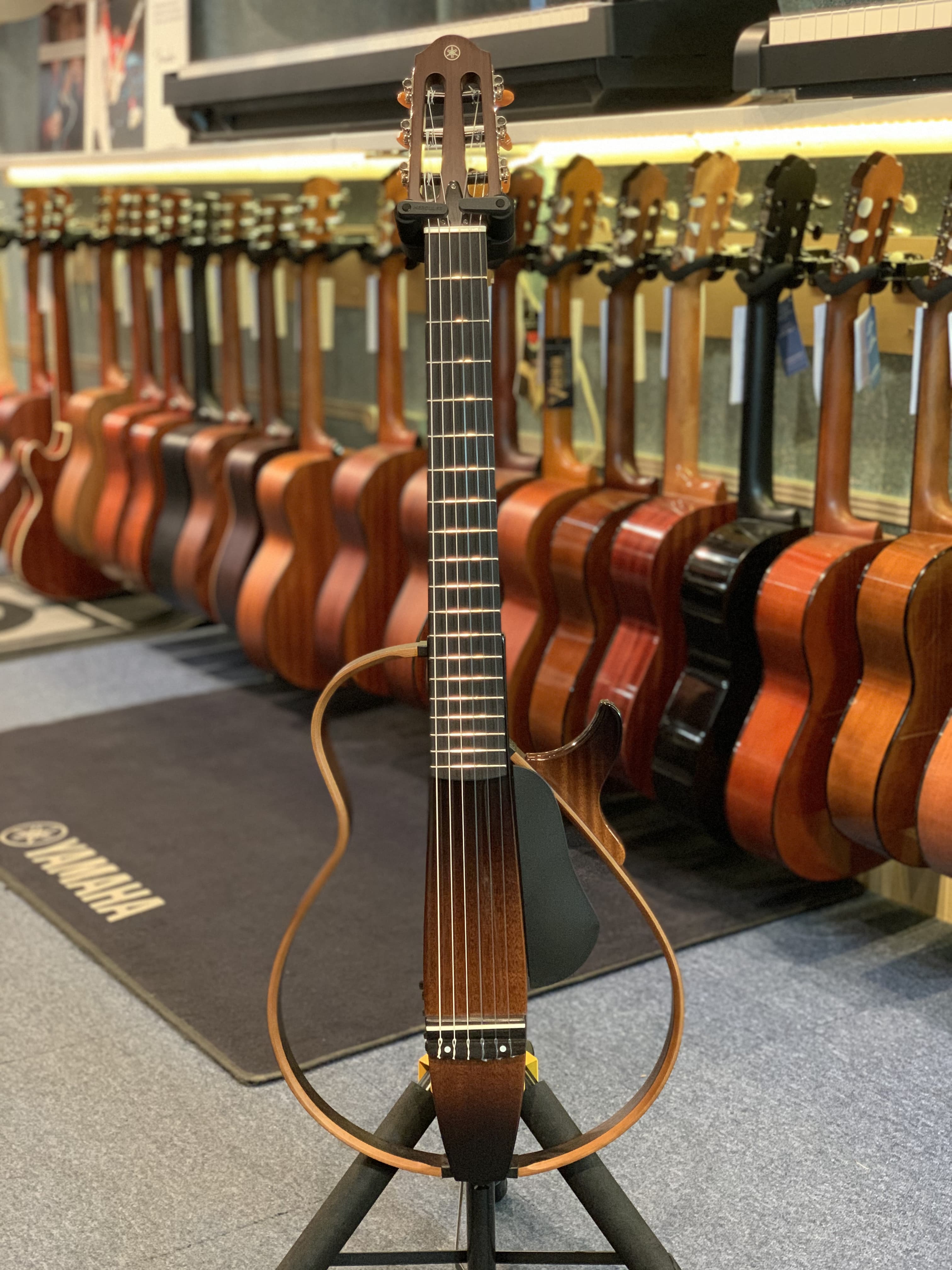 Yamaha SLG200N