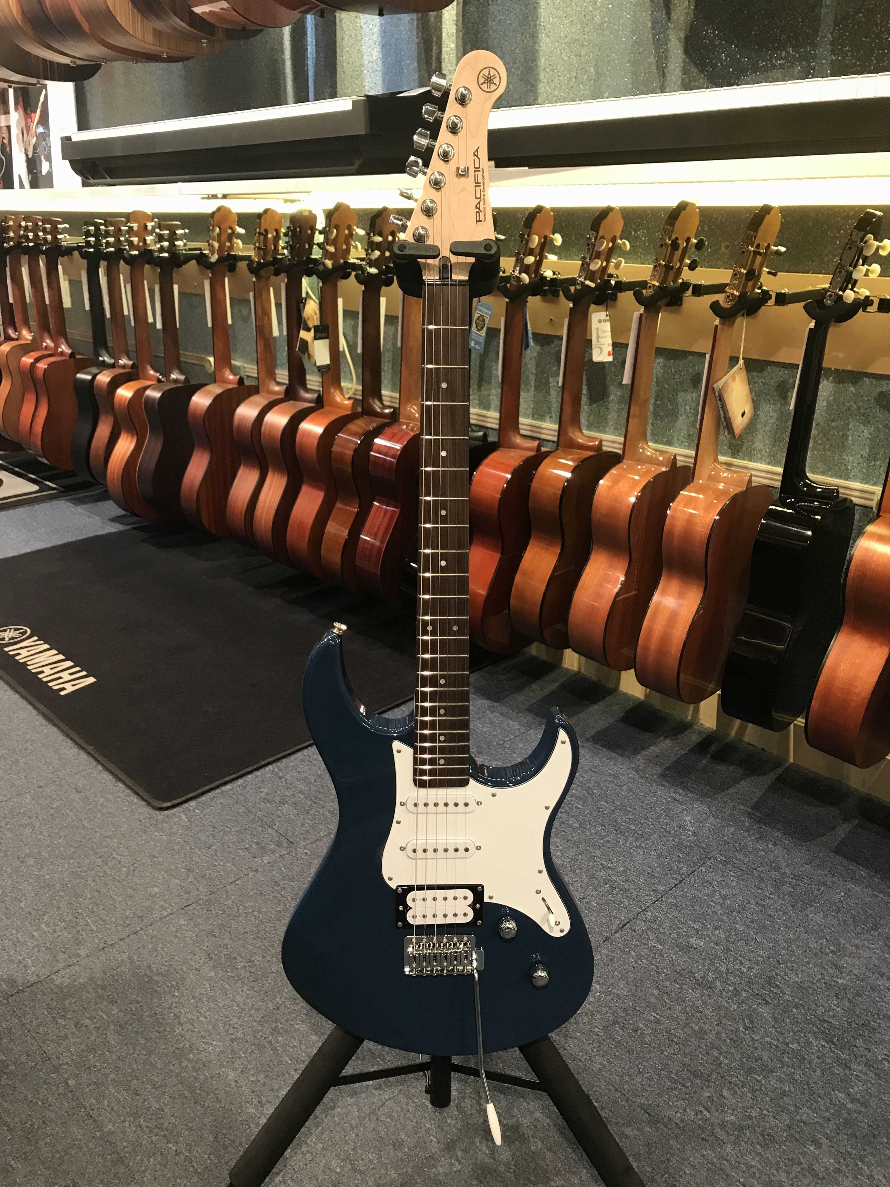 Yamaha PACIFICA 112V