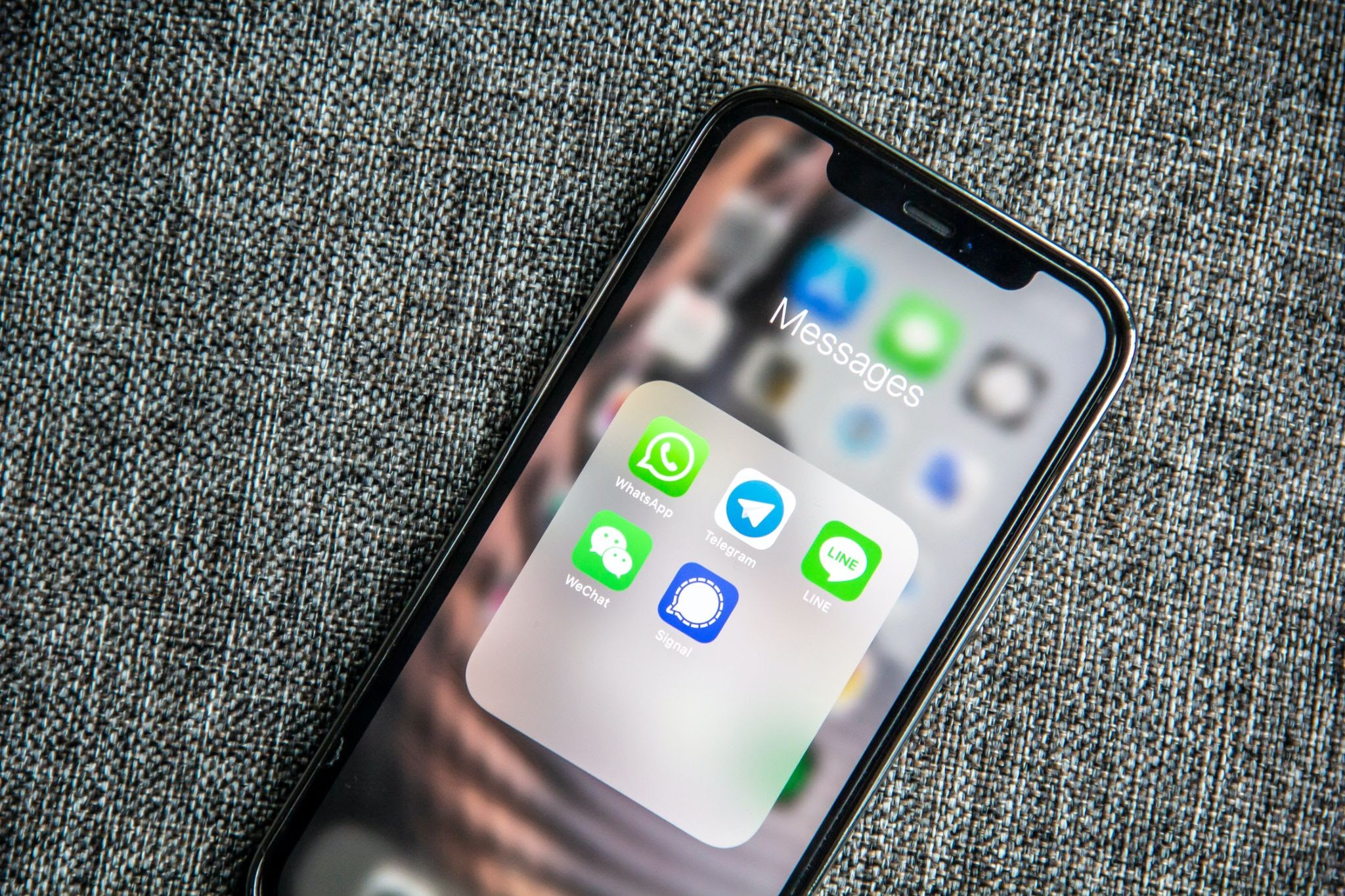Use automated text reminders to reduce no-shows at family entertainment centers - Briq Bookings