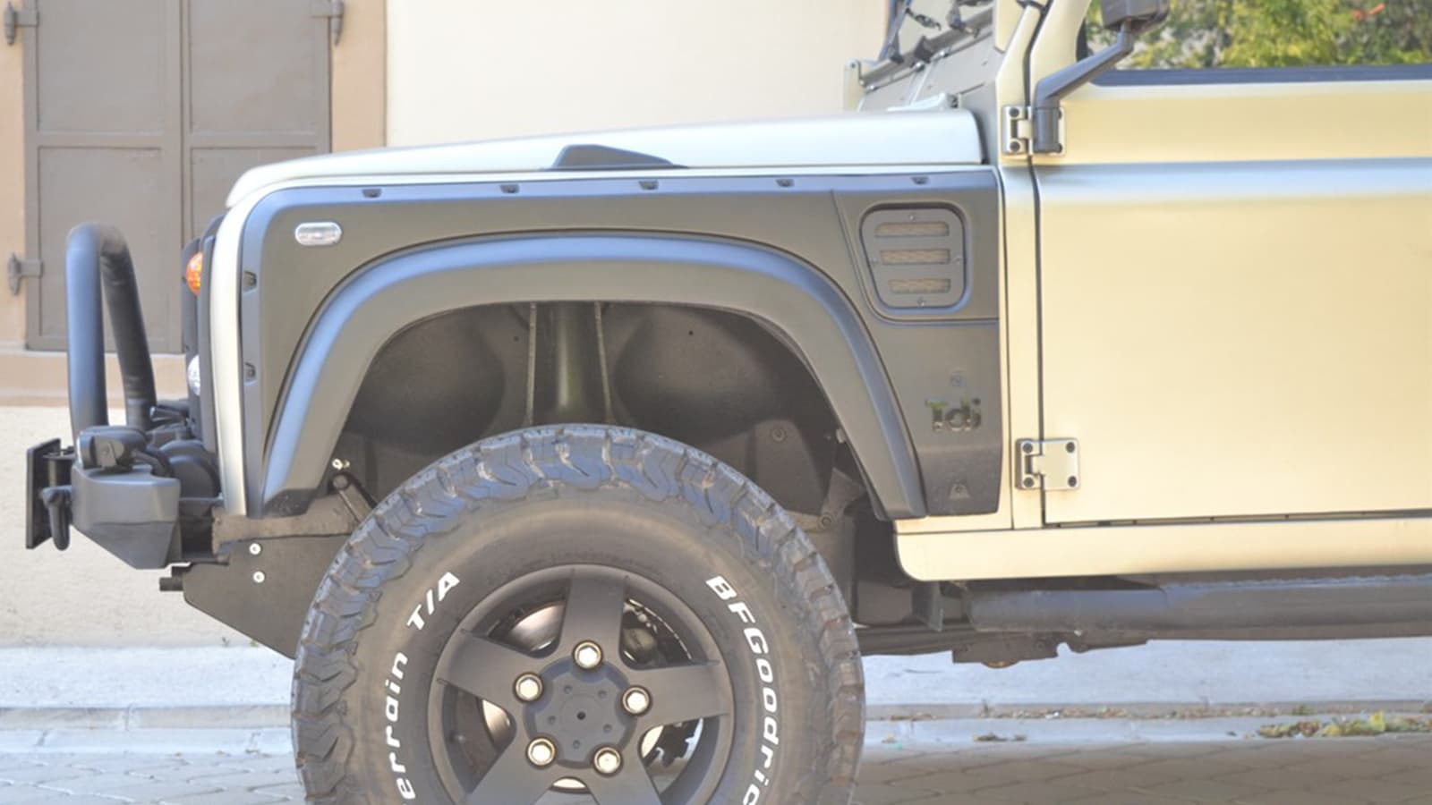 Solon Land Rover Defender Monarch