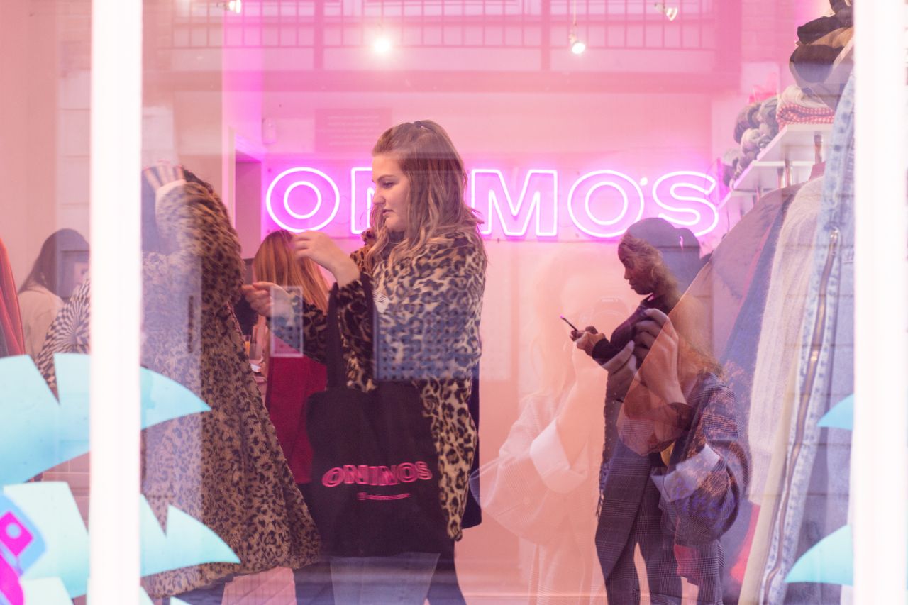 ONIMOS Vintage Clothing with shops in London and Augsburg ♥