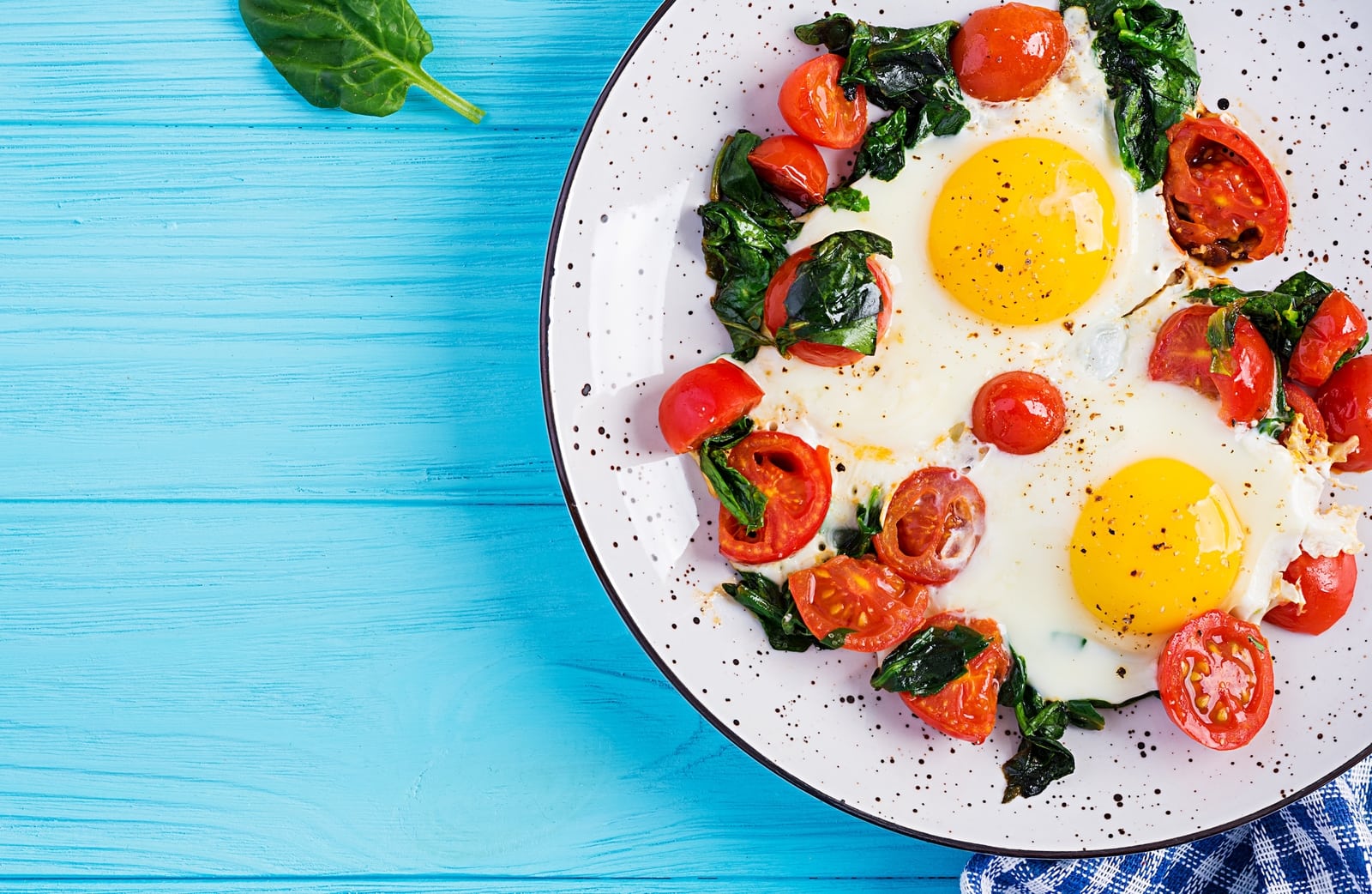 Fried Egg with spinach and tomatoes Recipe