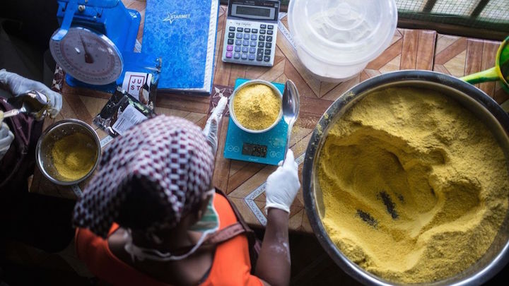 A Liberian woman makes Power Gari, a fortified ca ssava porridge made by Just.