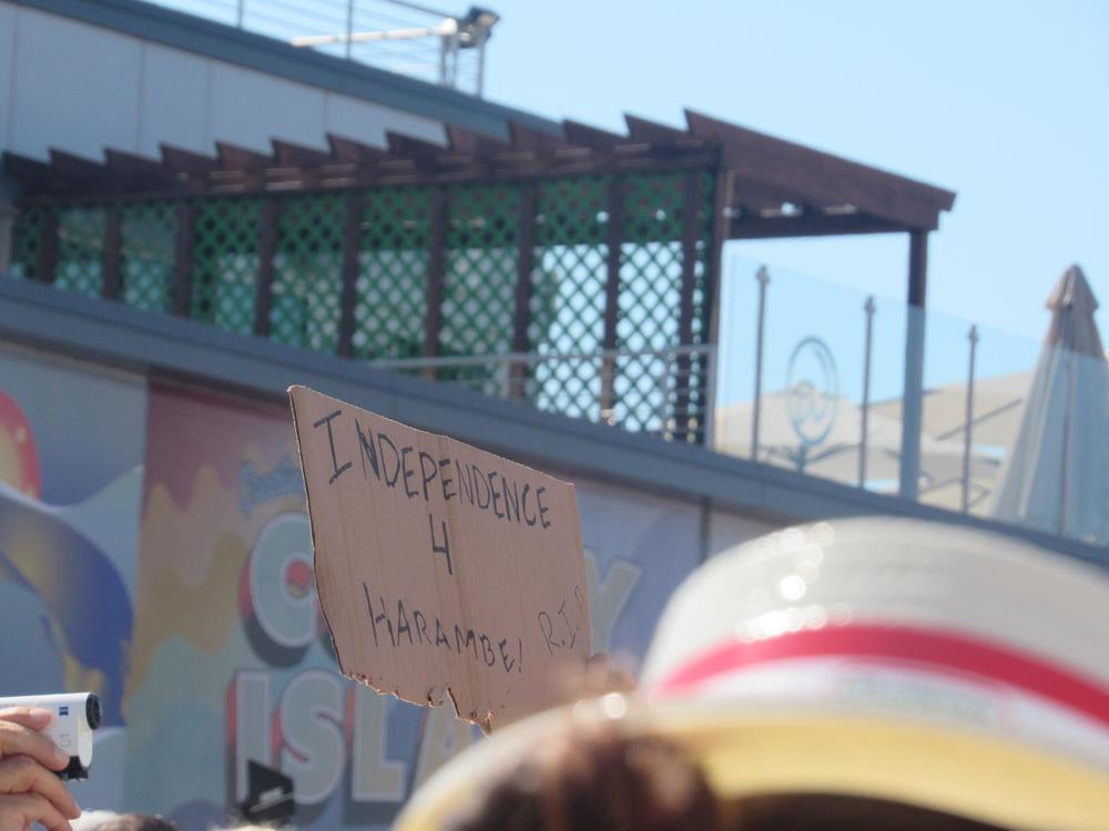 One sign, oddly, read