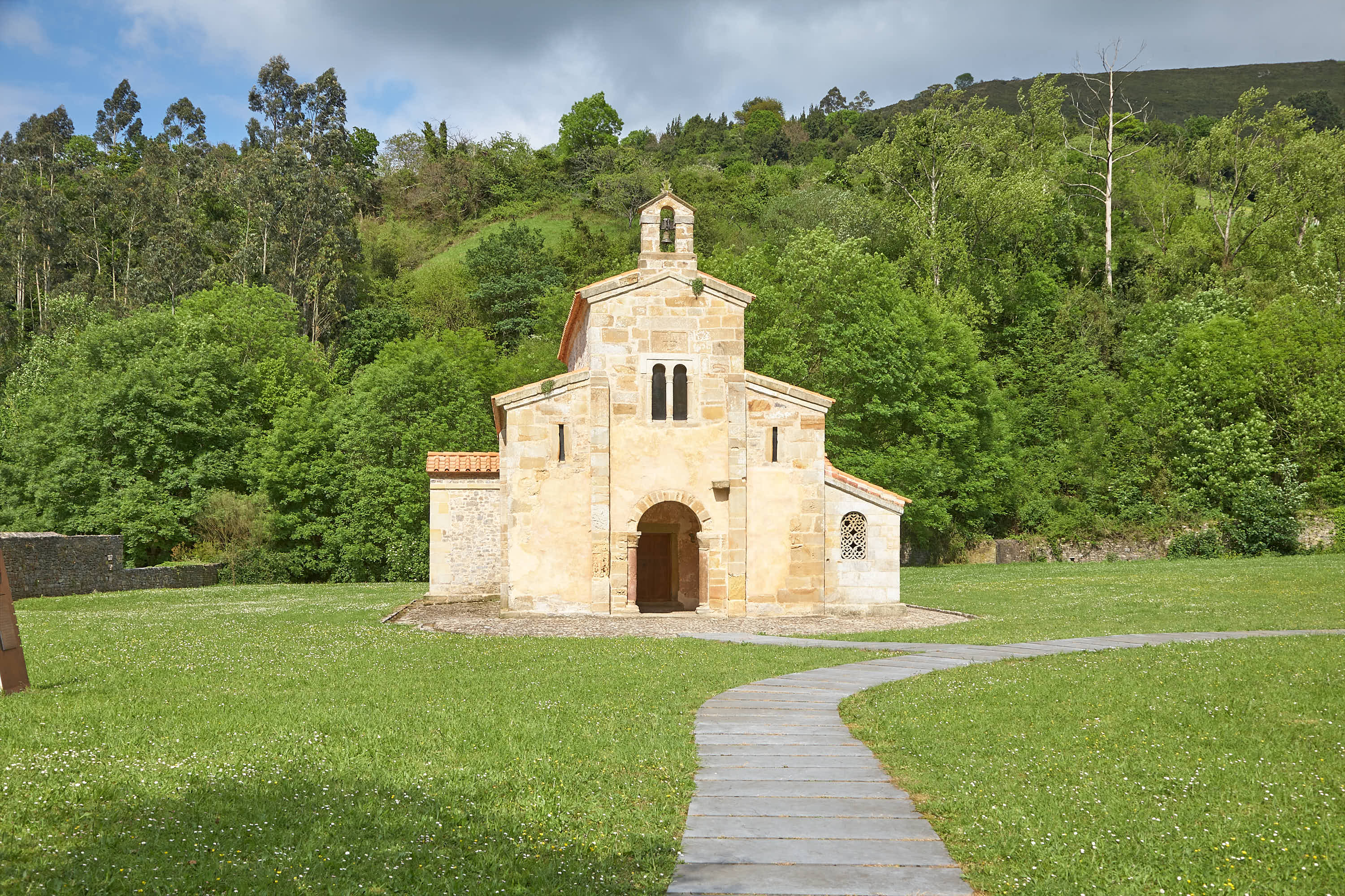 Por qué no deberías perderte San Salvador de Valdediós