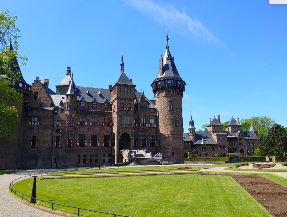 kasteel de haar, Utrecht The Brave New Life