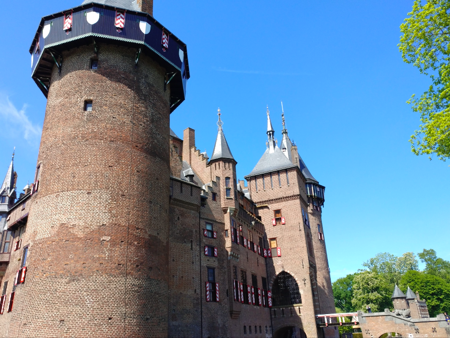 kasteel de haar, Utrecht The Brave New Life