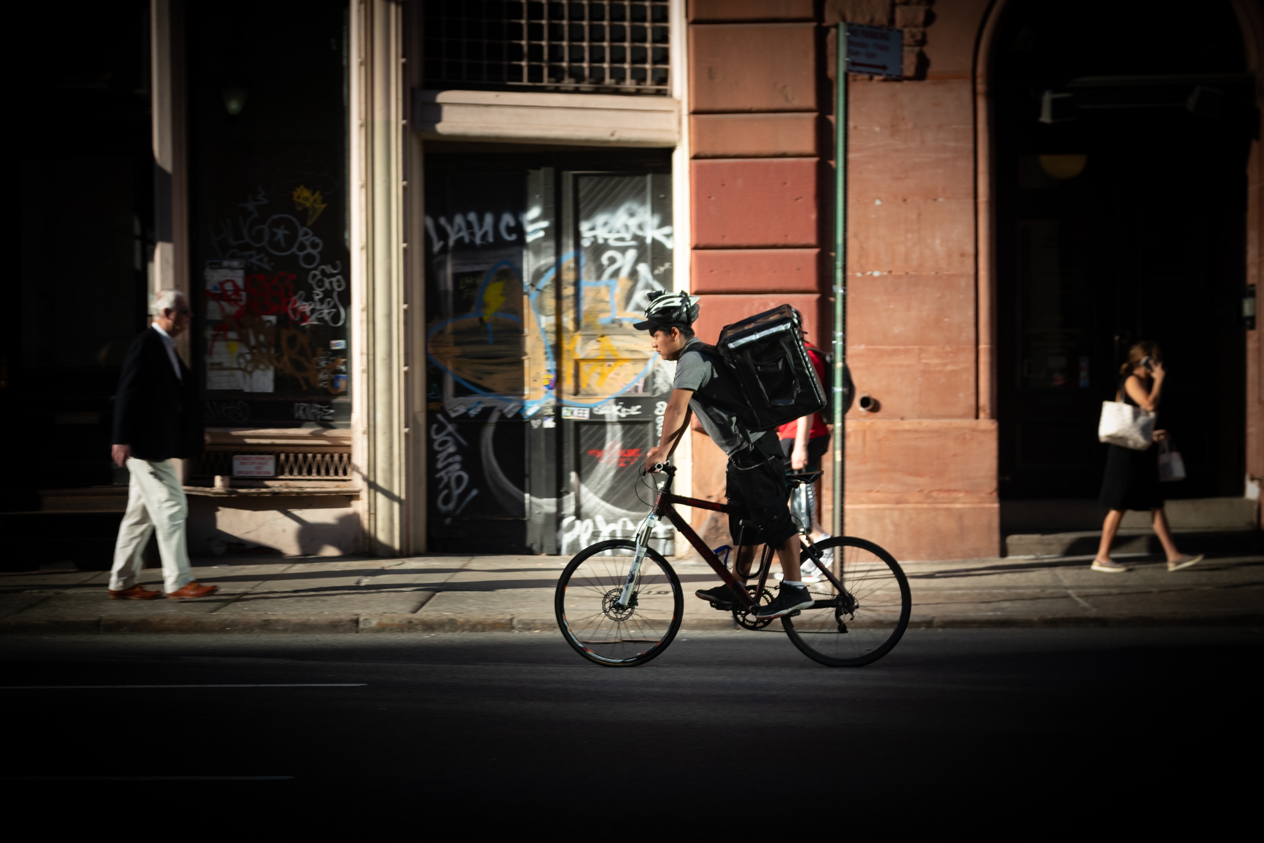 https://images.unsplash.com/photo-1562840931-b8b53a1dbeb0?ixlib=rb-1.2.1&q=85&fm=jpg&crop=entropy&cs=srgb&ixid=eyJhcHBfaWQiOjYzOTIxfQ