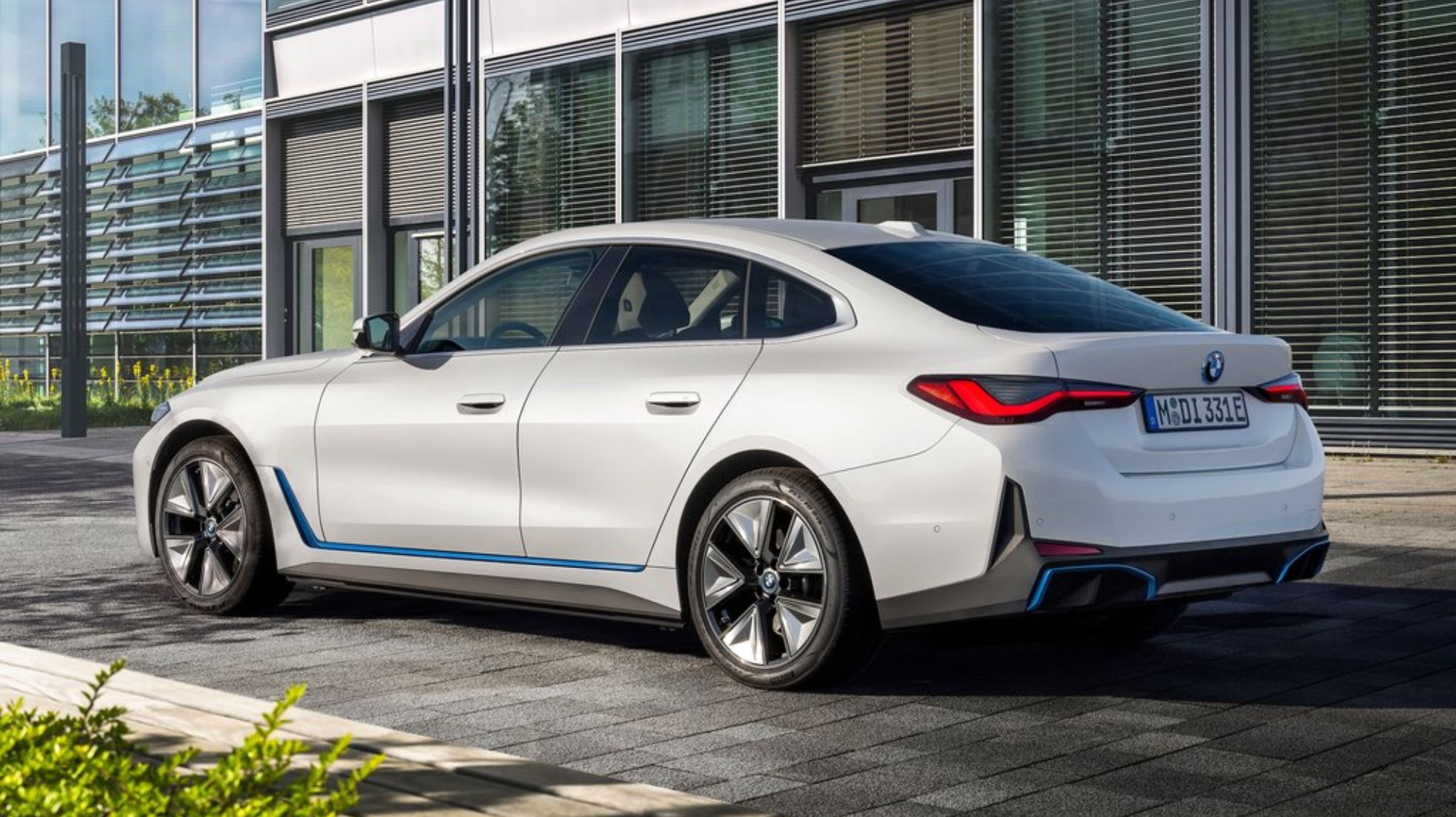 BMW i4