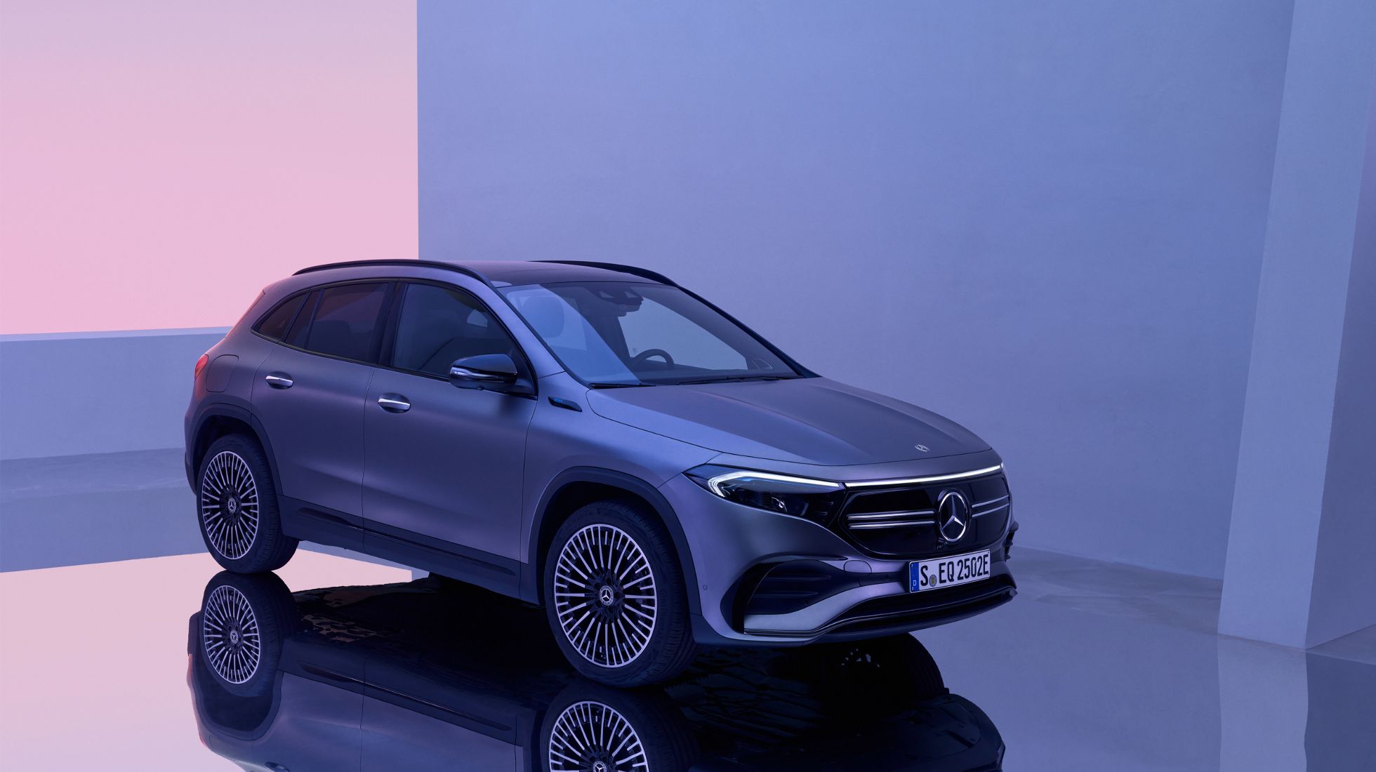 Mercedes dynamic sports SUV EQA