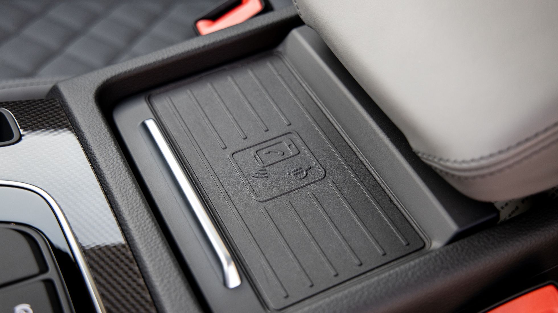 Audi SQ5 Wireless Charger