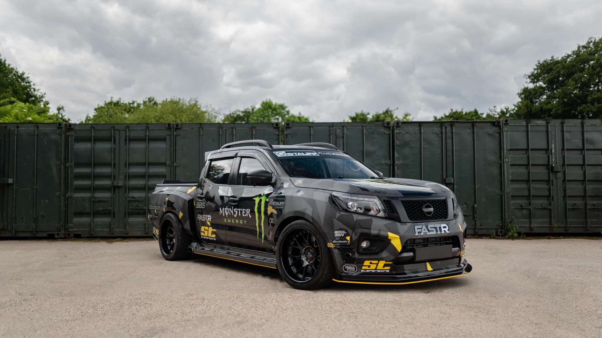 Nissan Navara-R Front