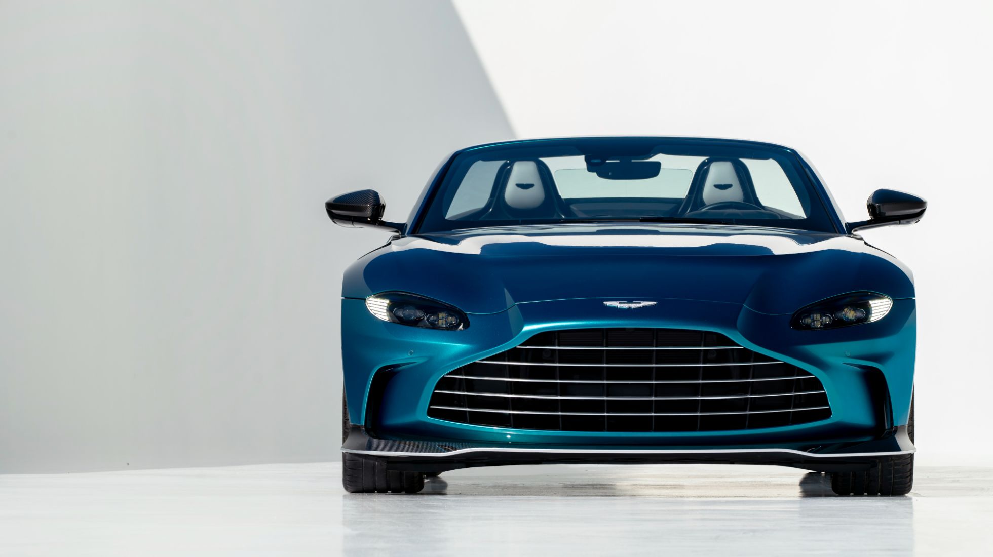 Aston Martin V12 Vantage Roadster Front