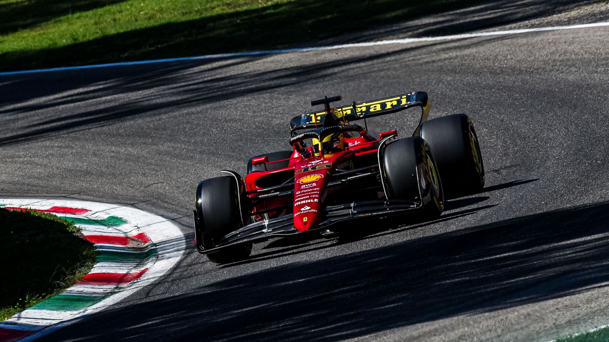 F1 Monza Leclerc taking advantage