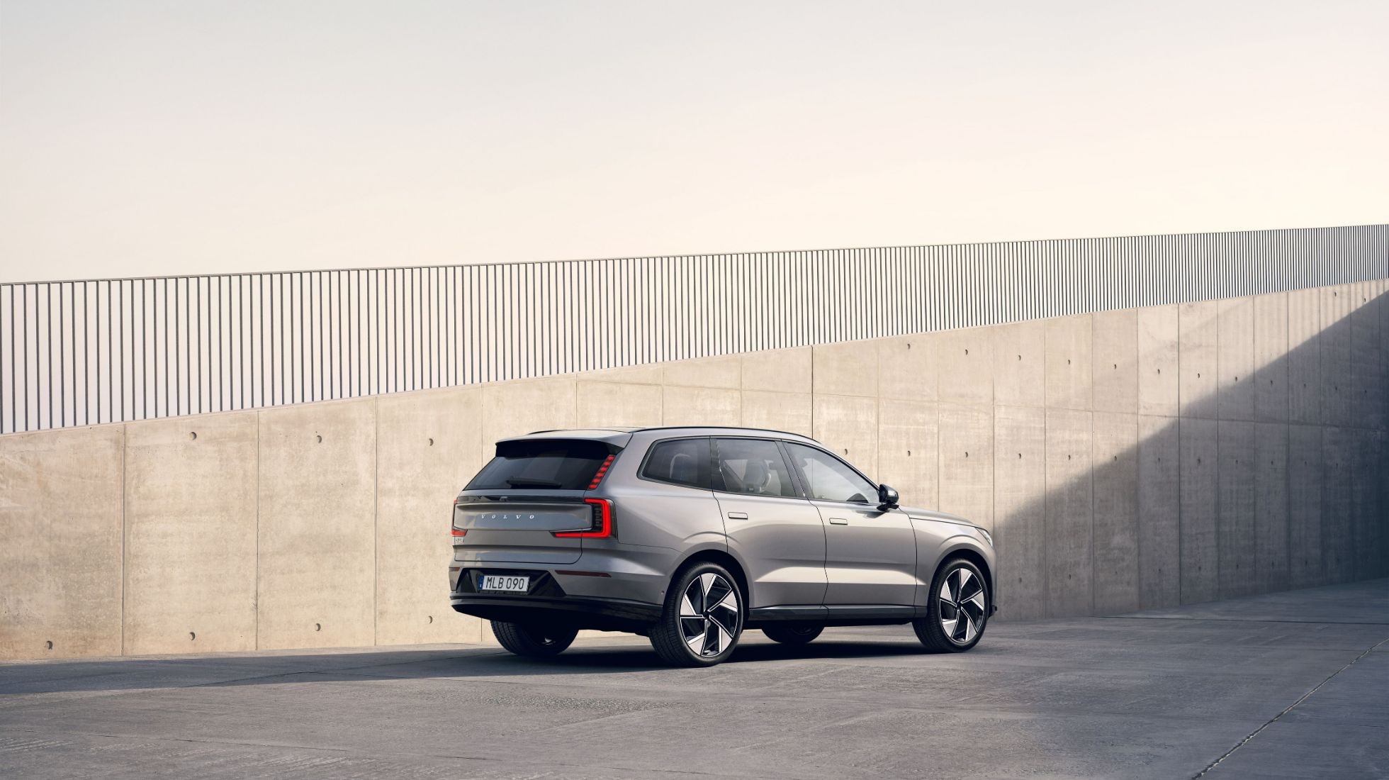 Volvo EX90 Rear