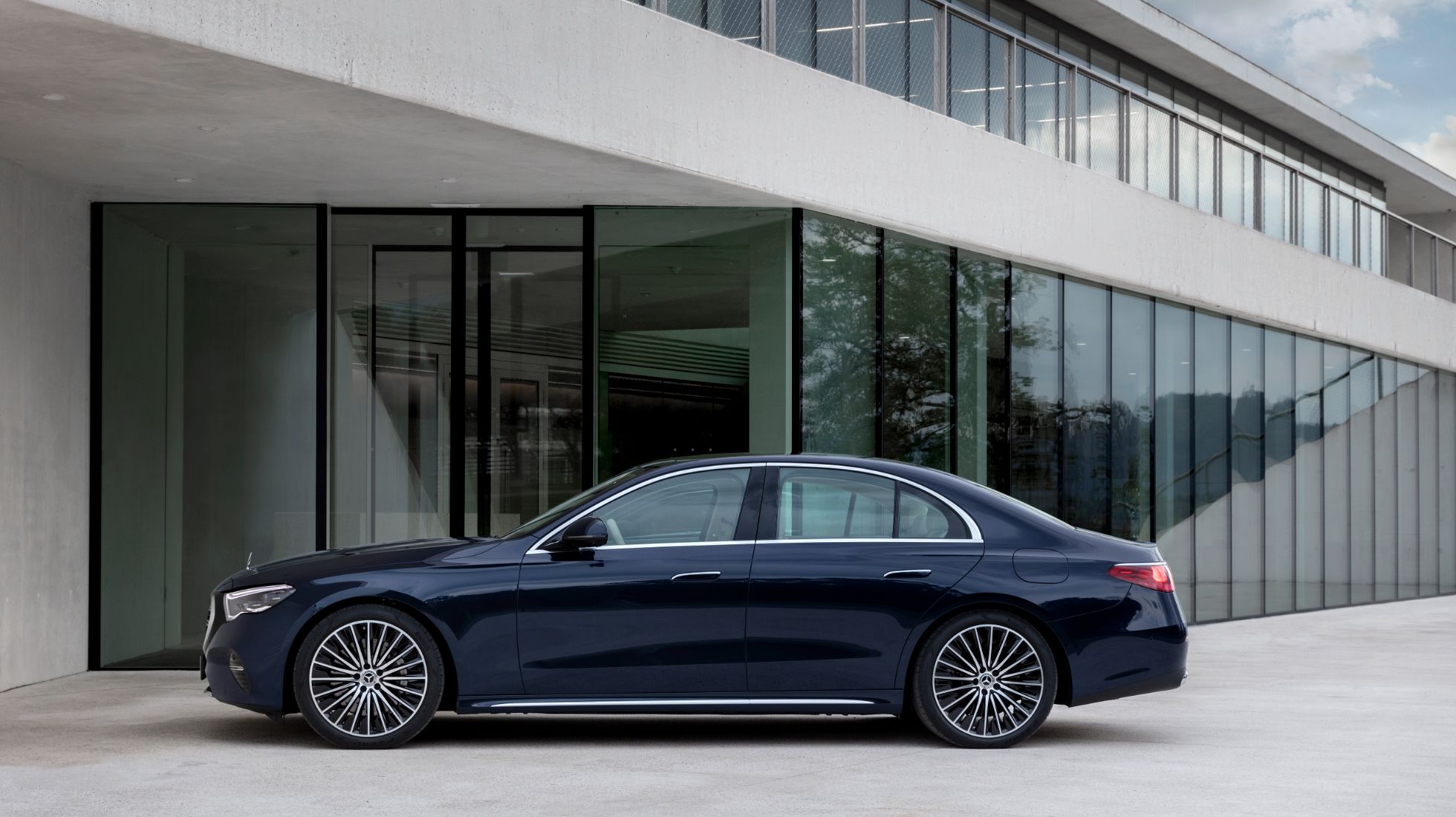Mercedes-Benz E-Class Side