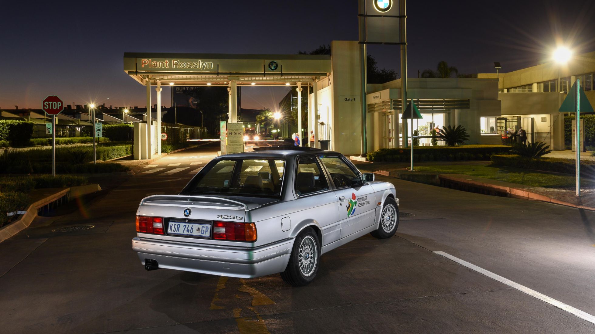 BMW 325iS Rear