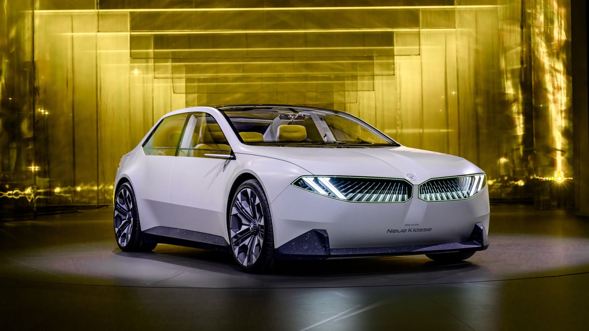 IIA Mobility 2023 BMW Front