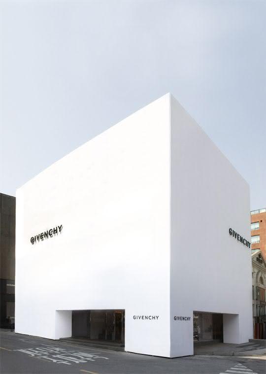 8 Fachada de loja branca | Givenchy