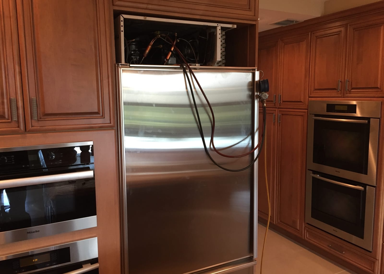 ᐉ How to fix Refrigerator Sub Zero model 532 leaking water — Prime