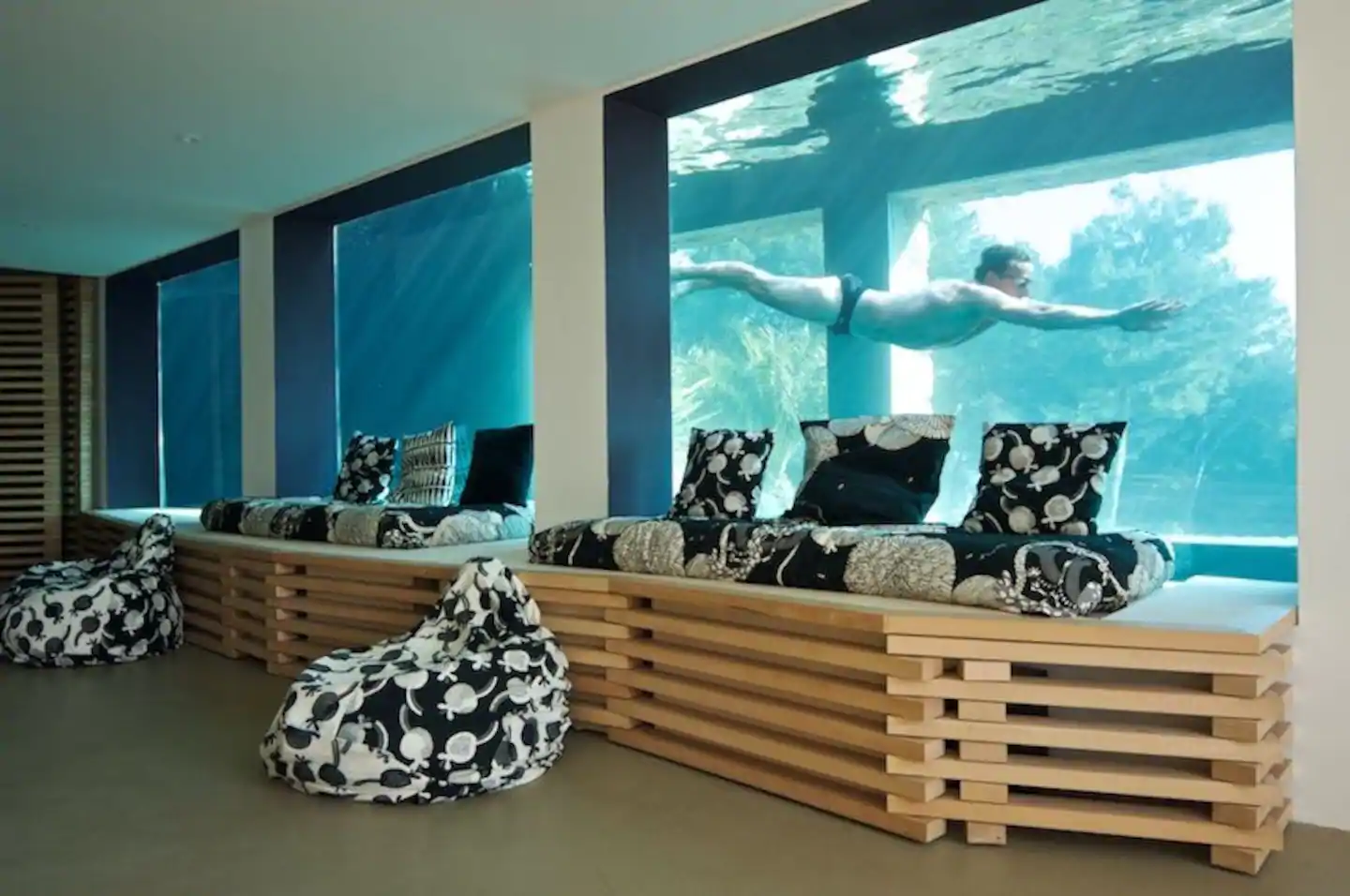 AirBnB Villa On The Rocks In Bandol, France