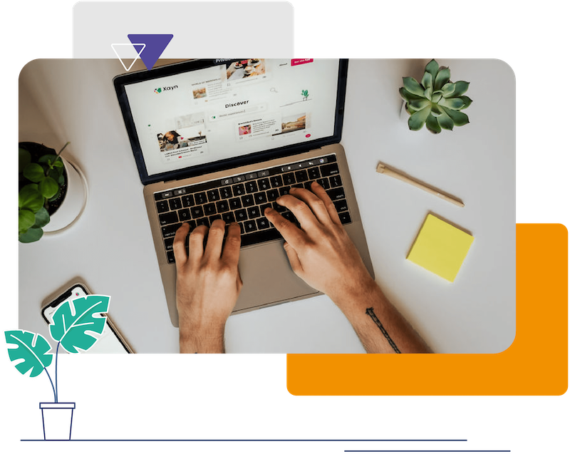 Laptop with focus on xayn web