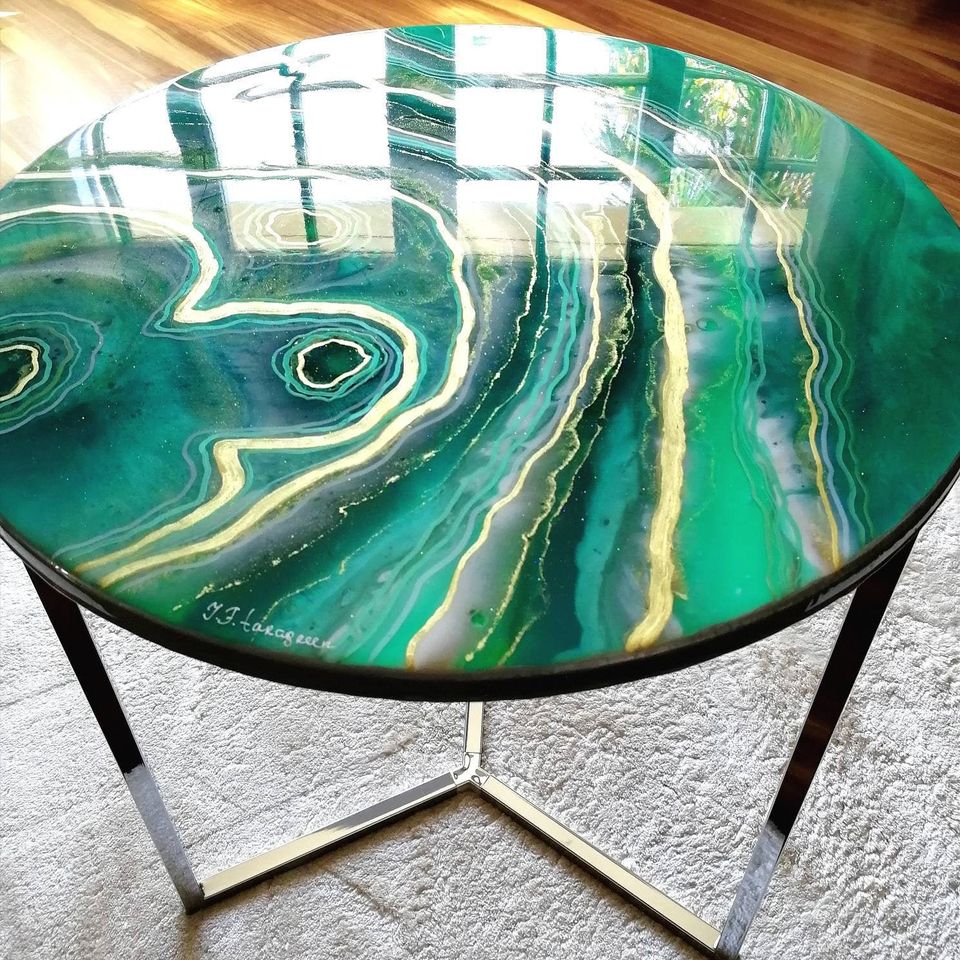 Emerald gold resin table