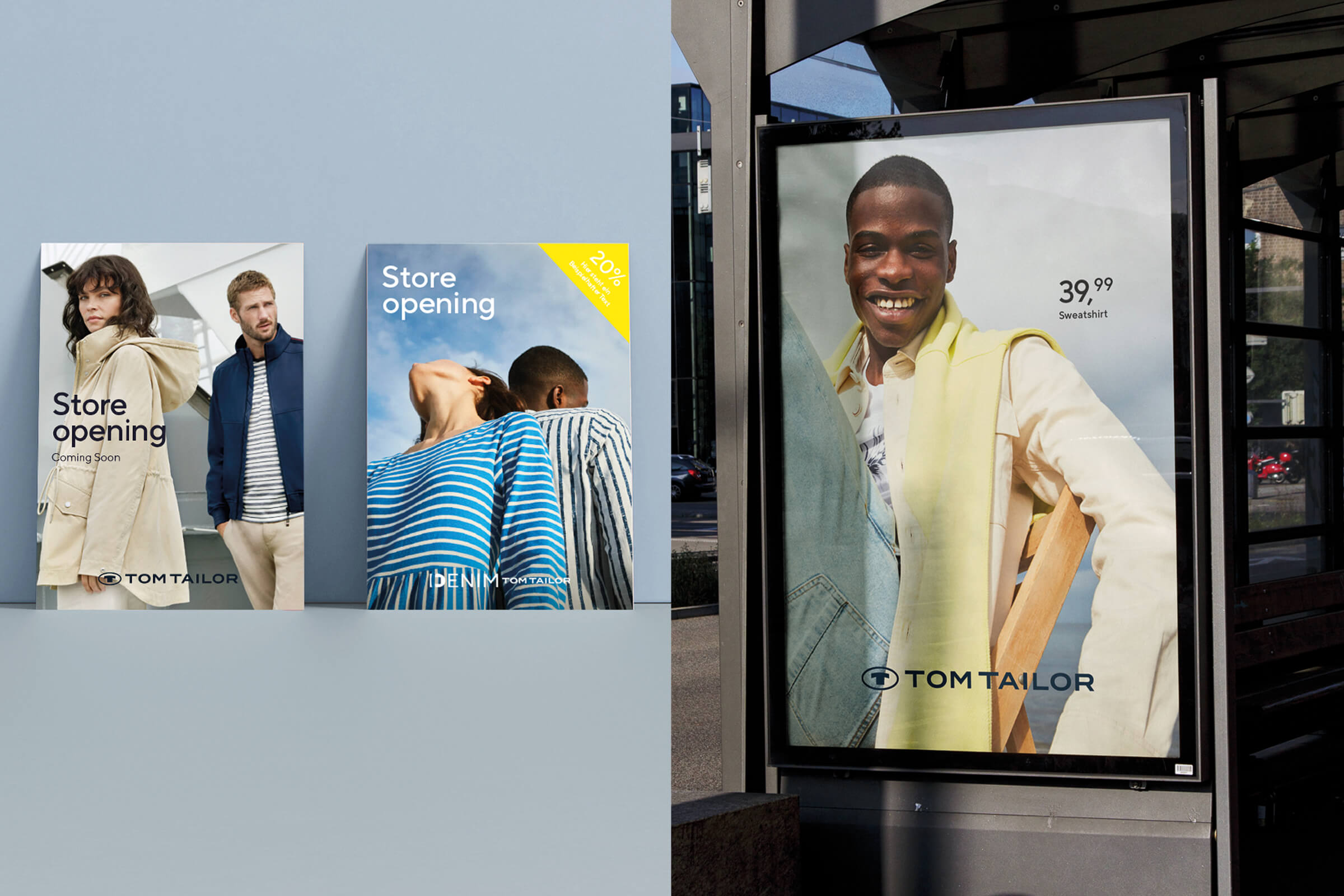 Zwei Flyer für Geschäftseröffnung vor hellblauem Hintergrund und Straßenwerbung für Modelabel