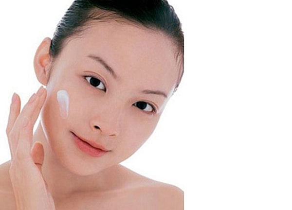 Dưỡng ẩm là thành phần không thể thiếu của nước hoa hồng