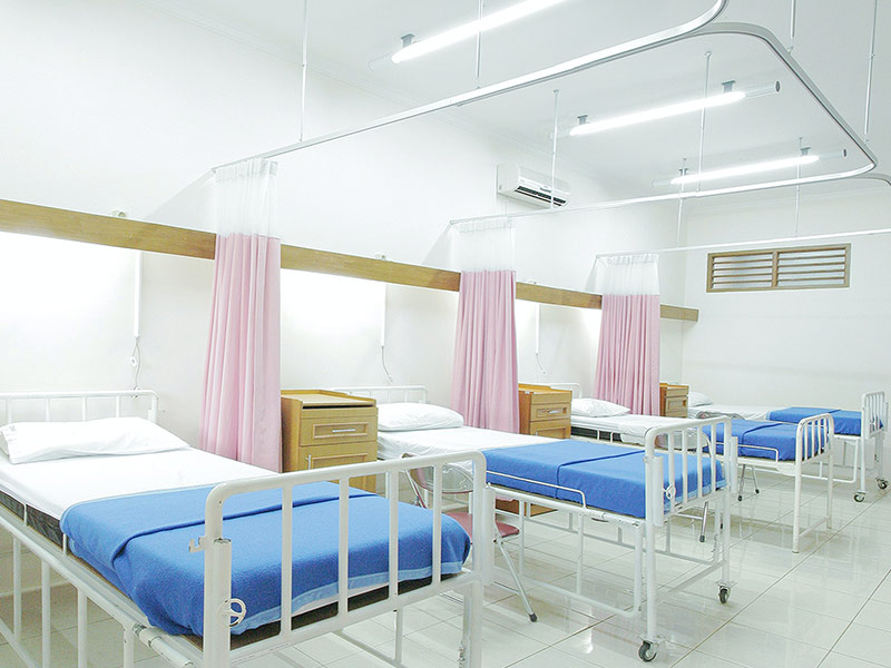 Hospital room with empty beds.