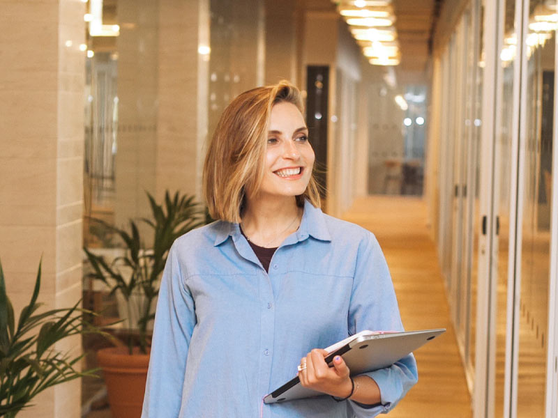 Business woman in a corridor.