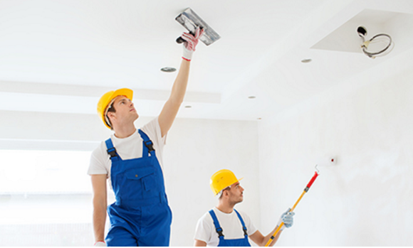 professional_painters_work_in_teams_to_finish_projects_efficiently