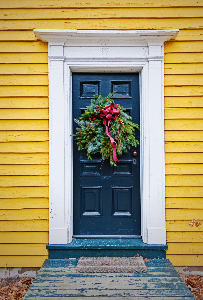 Simplistic and Festive Holiday Decorating Is Best for Holiday Rentals