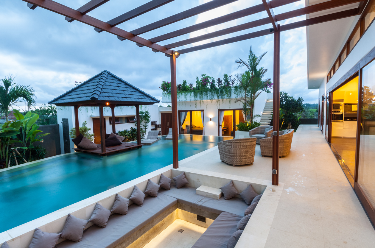 Property Descriptions Capture Property Features