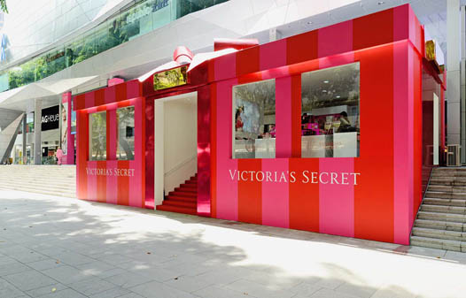 Le pop up store Victoria Secret à Singapour ©Storefront