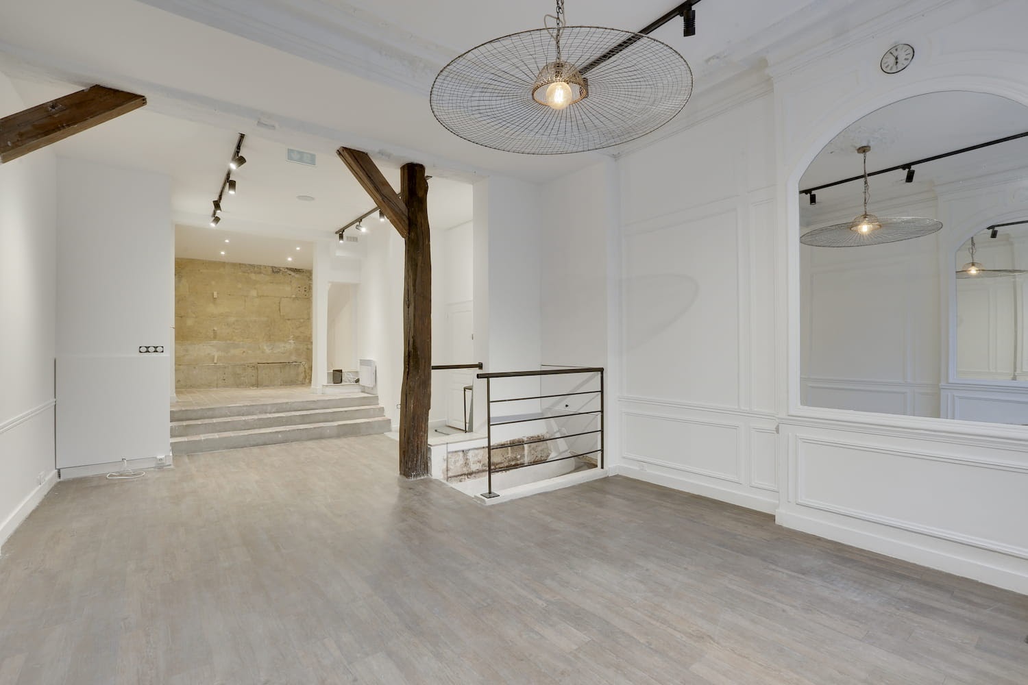 Boutique éphémère de 50m² RDC + 75m² sous-sol au 5 rue des Blancs Manteaux, Marais, Paris