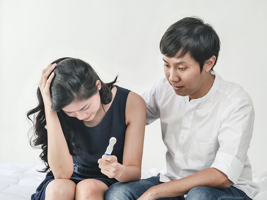 tinh trùng bị trào ra ngoài bao cao su