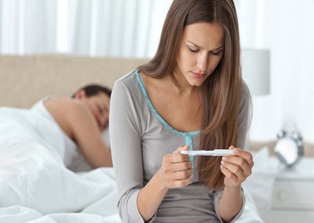 tinh trùng bị trào ra ngoài bao cao su