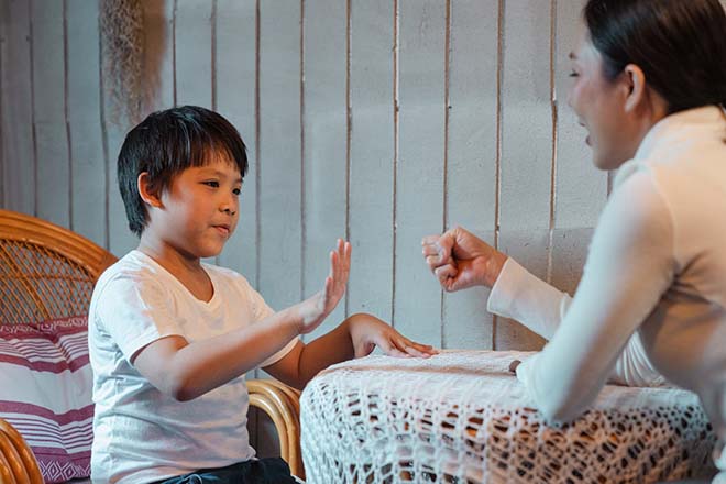 Đưa ra giới hạn cho trẻ