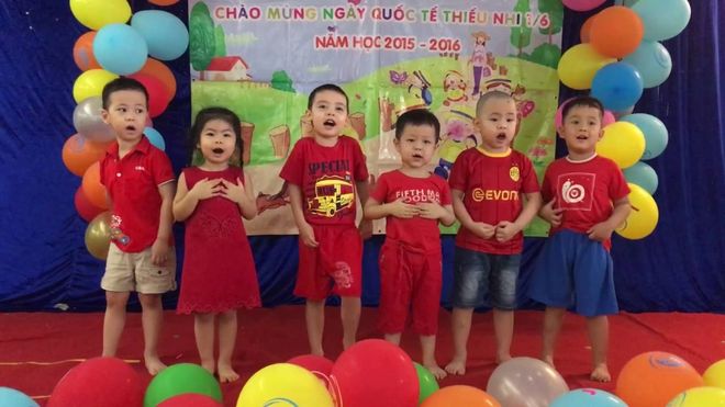 các bé đọc thơ