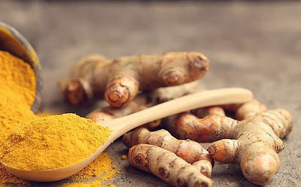 Trị sẹo thâm ở chân lâu năm bằng nghệ