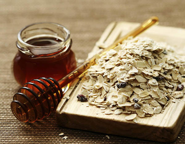 trị sẹo thâm bằng bột yến mạch