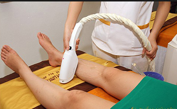 Trị sẹo thâm ở chân tốn bao nhiêu