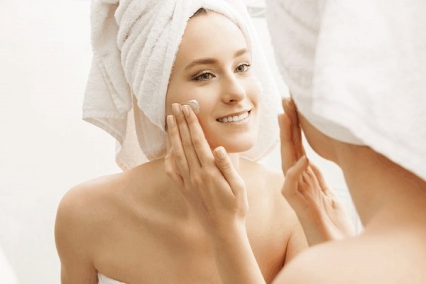 mụn cám có nên nặn không