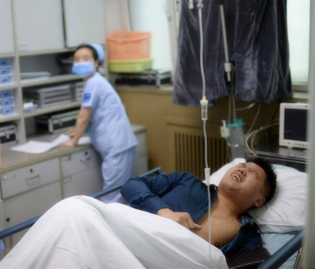 Loạt tai nạn phòng the khiến các cặp đôi đang 'mây mưa' phải đến viện cấp cứu trong trạng thái 'đỏ mặt' - 2