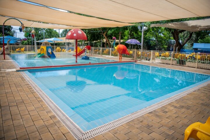 Hagor בריכת חגור-מושב חגור