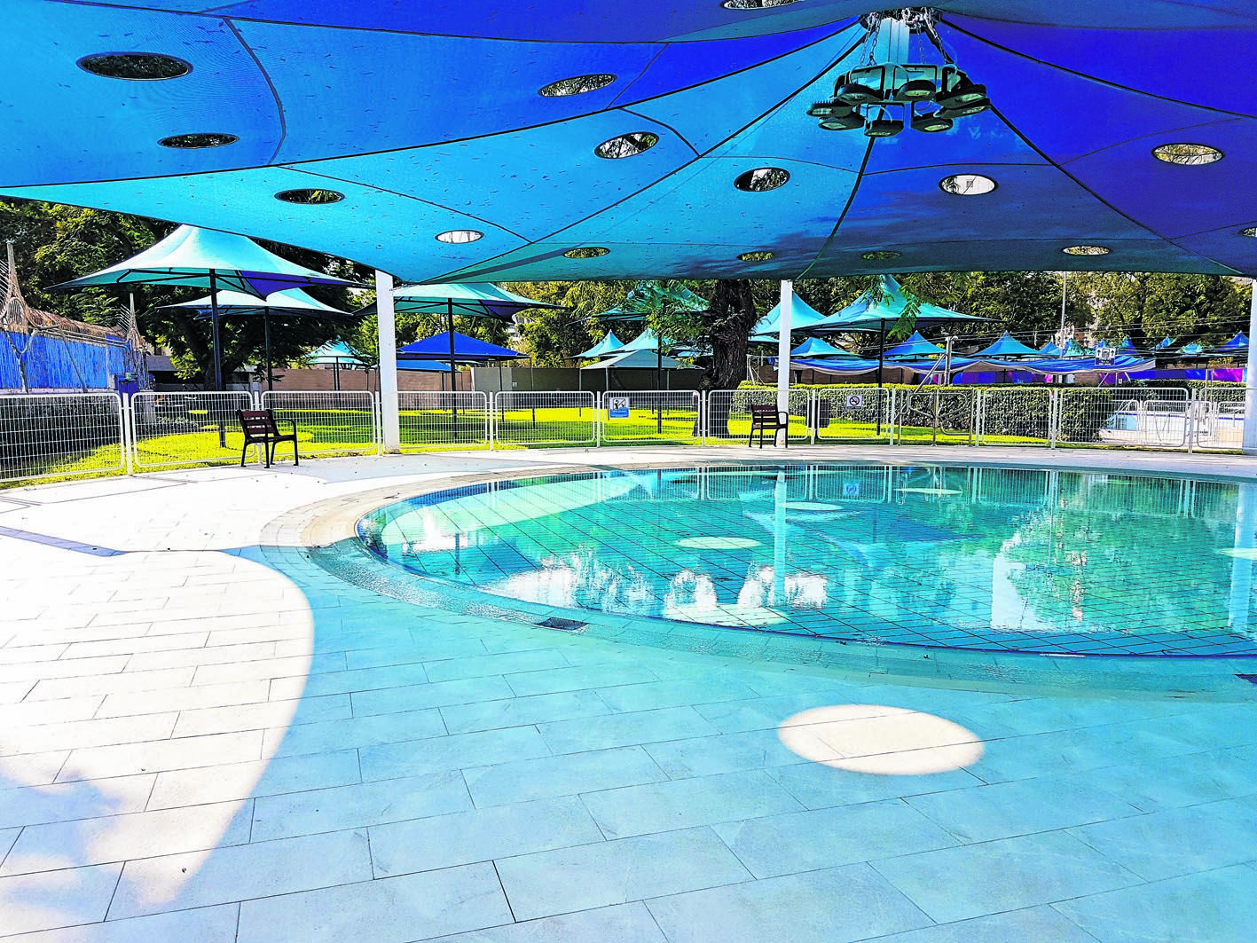 בריכת שחייה מתנ"ס עמישב- פתח תקווה