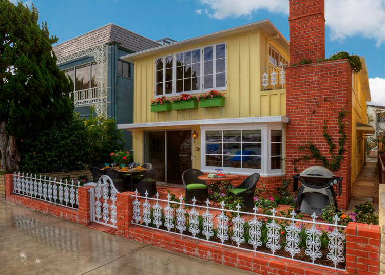 Balboa Island bayfront property listings